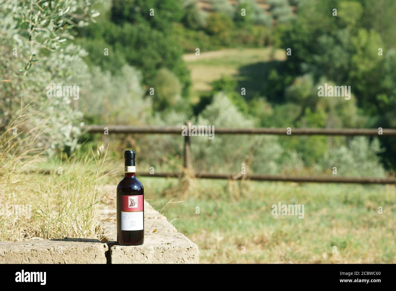 Morellino di Scansano DOCG, Cantina dei Vignaioli del Morellino di Scansano, Wein, Scansano, Flasche Rotwein - Morellino di Scasano Stockfoto