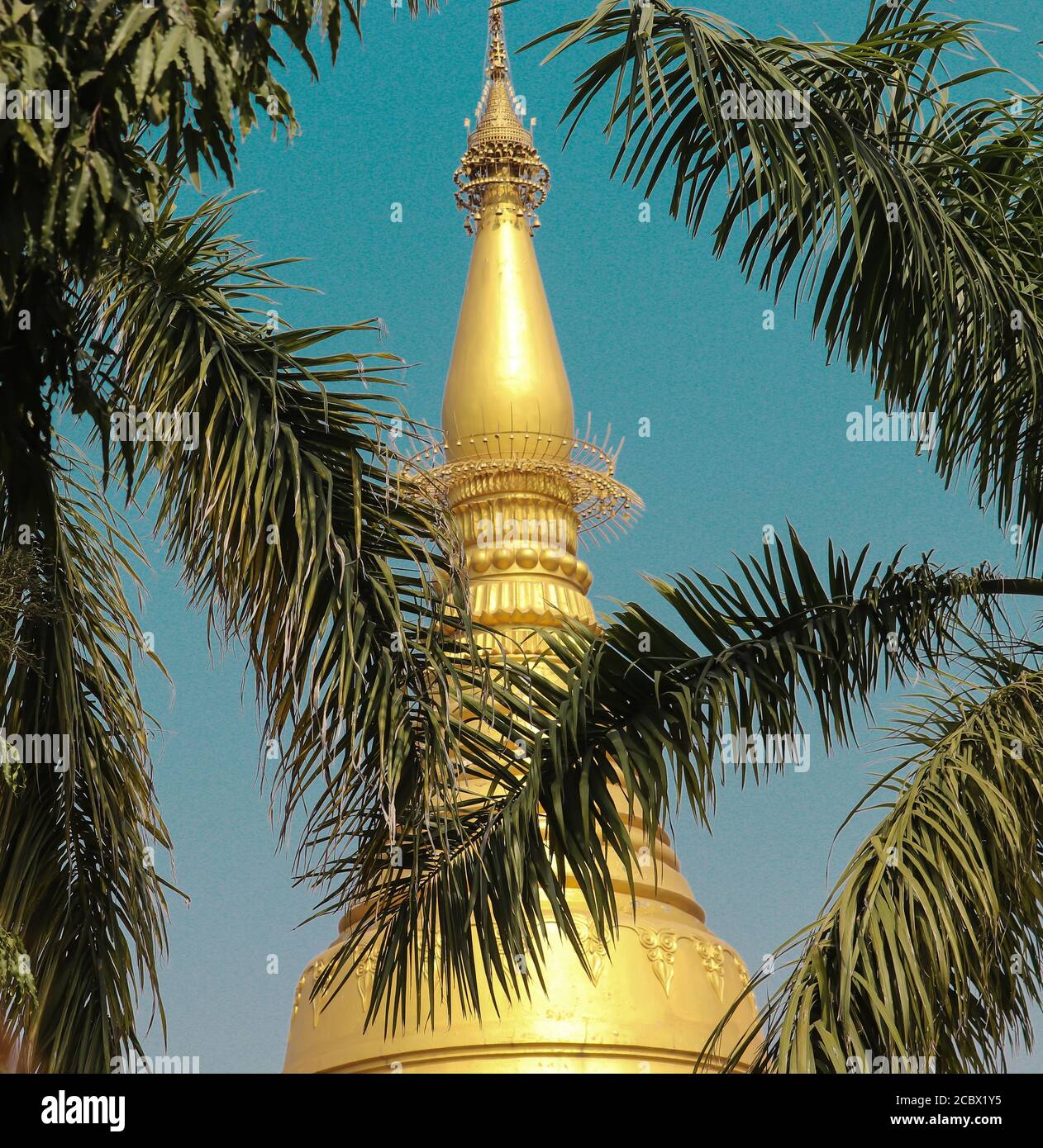 Myanmar Golden Temple - Burmesische buddhistische Stupa in Lumbini, Nepal Buddhistische Stupa in Lumbini, Nepal.Pinnacle oder spitzen Dach von Myanmar Golden Temple . Stockfoto