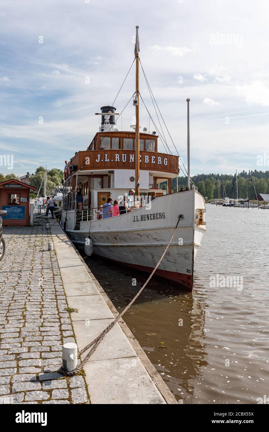 Tagesausflug Kreuzfahrtschiff M/S J.L. Runeberg vor Anker in Porvoo, Finnland Stockfoto