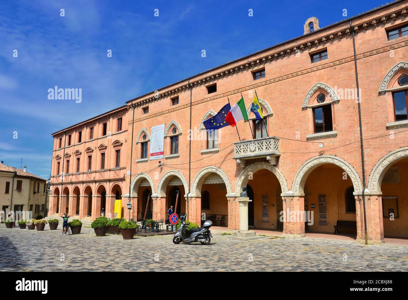 Verucchio,Rimini,Emilia-Romagna,Italien-Verucchio Hauptplatz und Rathaus. Stockfoto