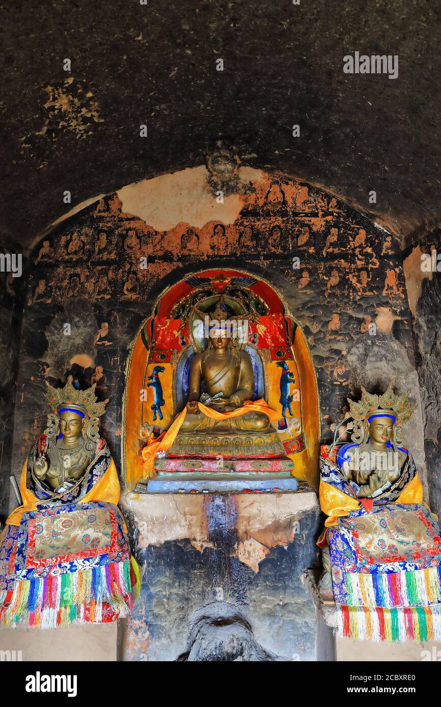 Grüne Tara-weibliche Bodhisattva oder Buddha mit Begleitern Marici-Ekajata-Thirtythree Himmelgrotten-MatiSi-Gansu-China-1003 Stockfoto