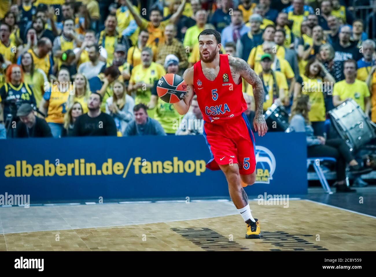 Berlin, 25. Oktober 2019: Mike James vom CSKA Moskau in Aktion während des EuroLeague-Basketballspiels zwischen Alba Berlin und CSKA Moskau Stockfoto