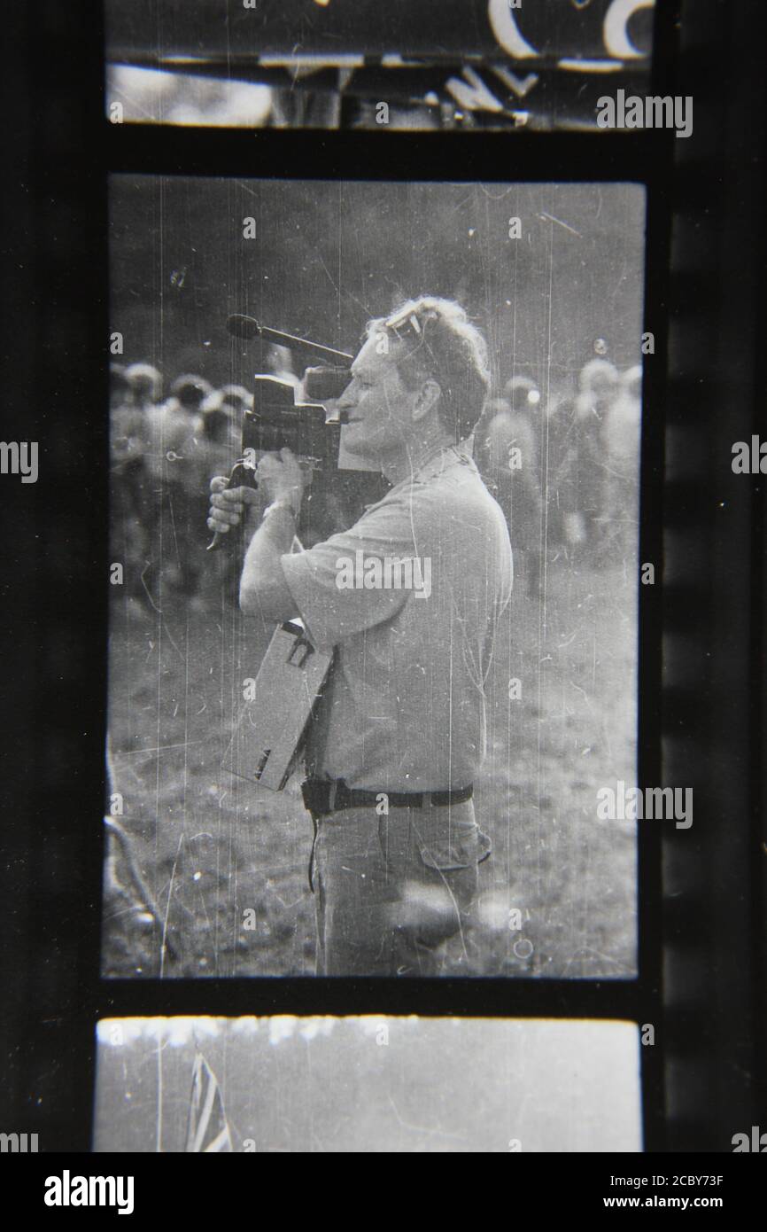 Feine 70er Jahre Vintage Schwarz Weiss Fotografie Eines Fotografen Der Bilder Von Pfadfindern Geniesst Sommer Scout Camp Stockfotografie Alamy