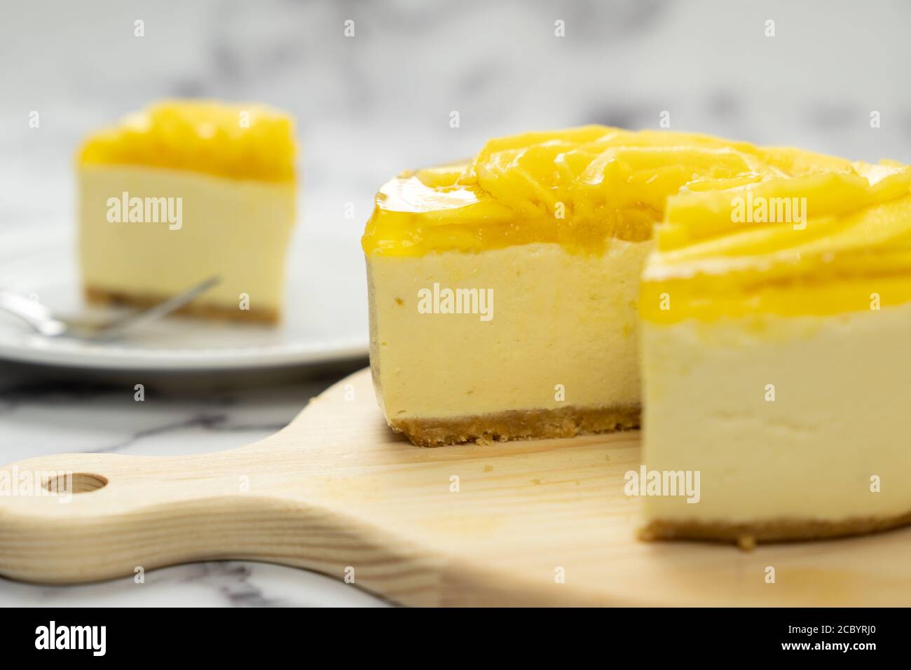 Kein gebackener Mangokäsekuchen Stockfoto