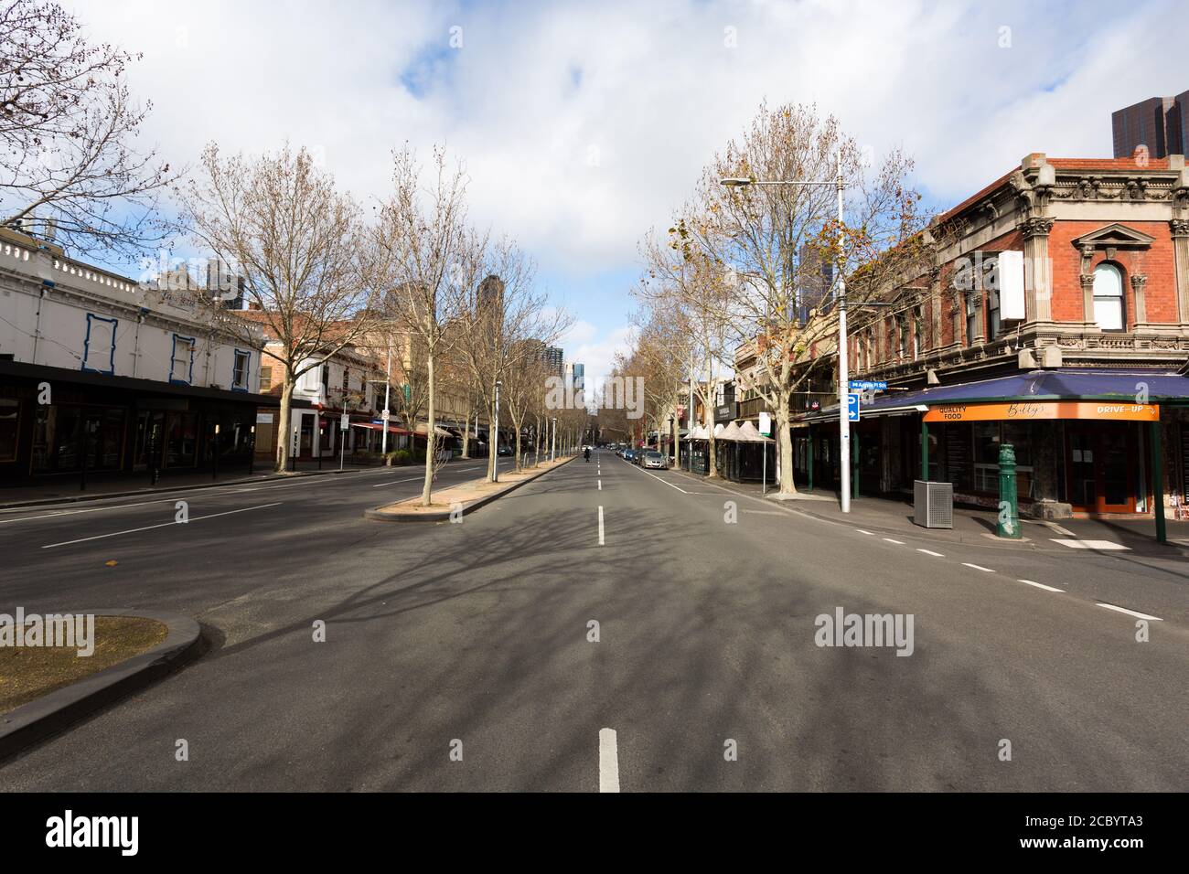 Ein Blick auf die Ödland, die Lygon Street während der COVID-19 in Melbourne, Australien. Little Italy in Lygon Street weiterhin zerbröckeln, wo über 2 Stockfoto