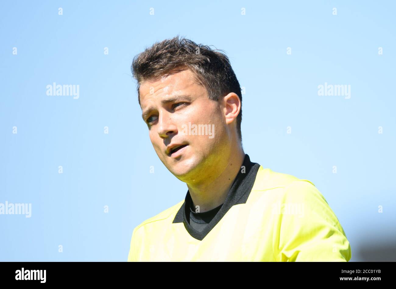 Berlin, Deutschland. August 2020. Fußball: Regionalliga Nordost, VSG Altglienicke - Tennis Borussia Berlin, 1. Spieltag im Fiedrich-Ludwig-Jahn-Sportpark. Schiedsrichter Lasse Koslowski. Quelle: Soeren Stache/dpa-Zentralbild/ZB/dpa/Alamy Live News Stockfoto