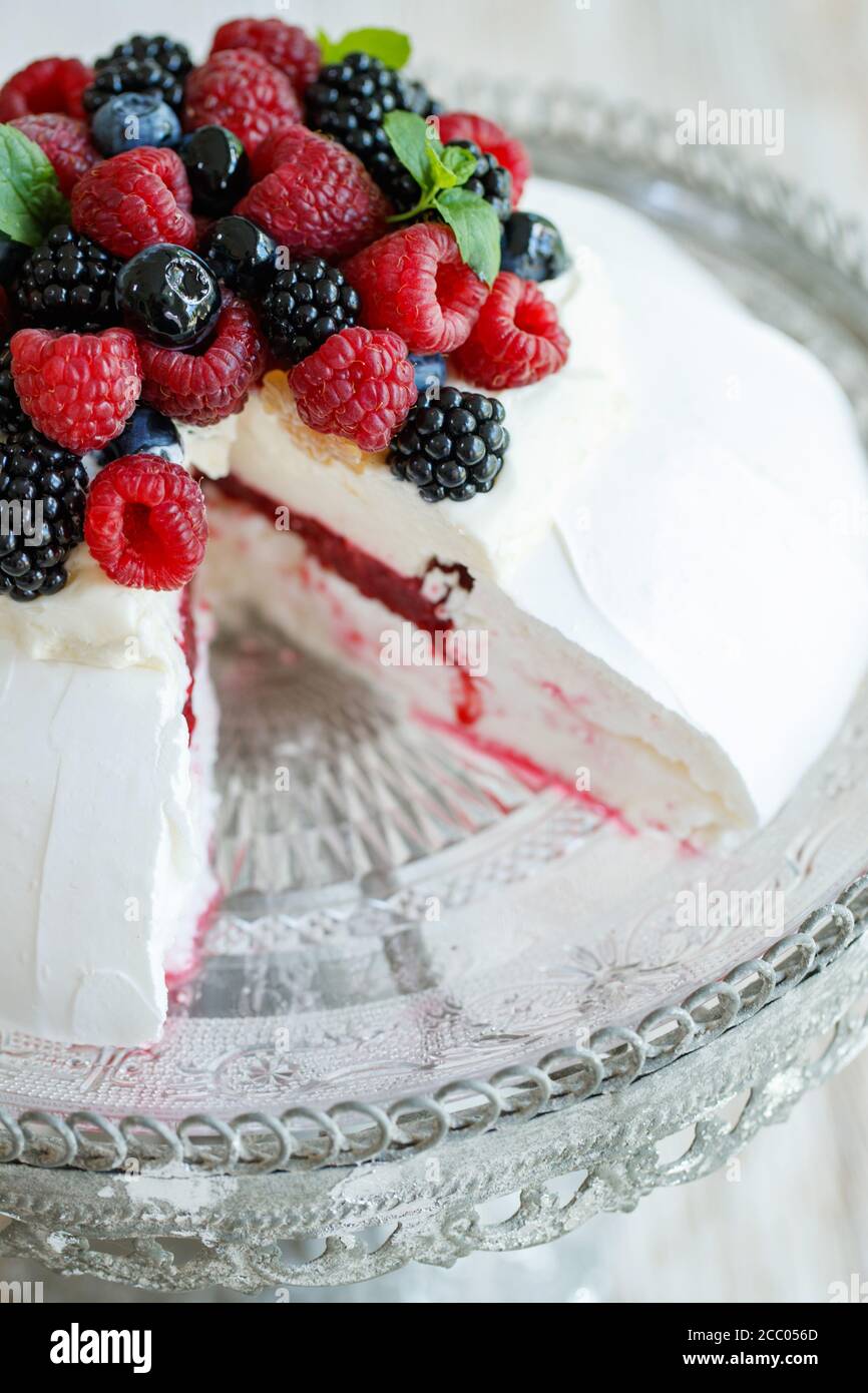 Pawlova Kuchen. Dessert zum Frühstück. Stockfoto