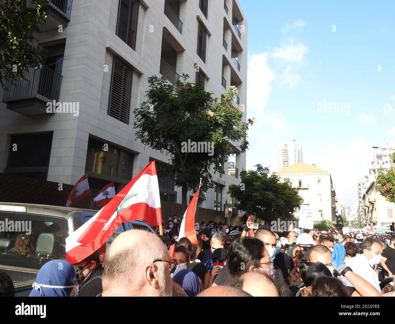 Beirut, Libanon - 8. August 2020: Märtyrerplatz während der libanesischen Revolution nach der Explosion, gegen die aktuelle Regierung und gegen corrupti Stockfoto