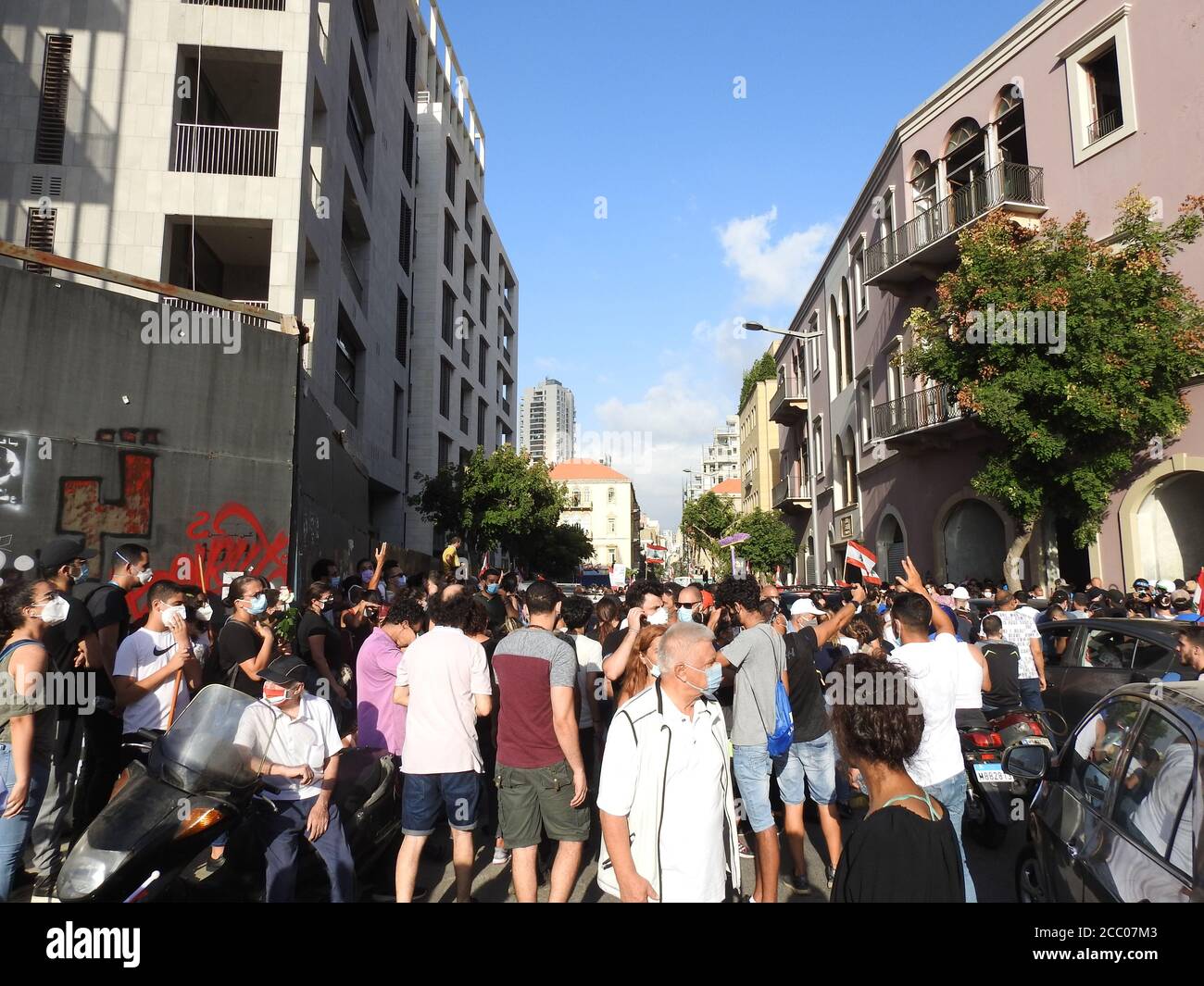 Beirut, Libanon - 8. August 2020: Märtyrerplatz während der libanesischen Revolution nach der Explosion, gegen die aktuelle Regierung und gegen corrupti Stockfoto