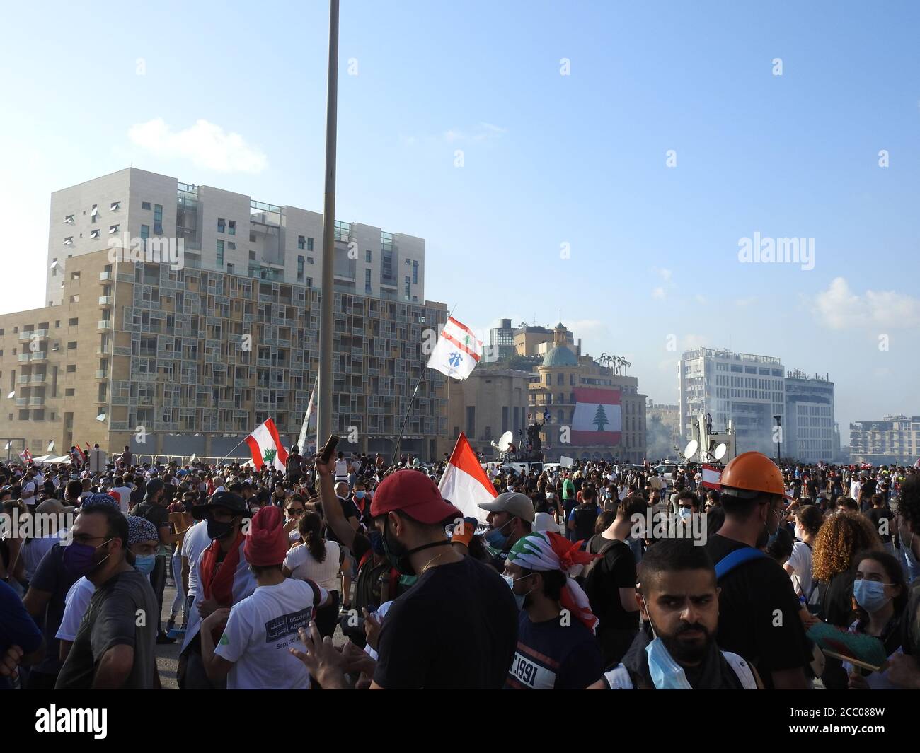 Beirut, Libanon - 8. August 2020: Märtyrerplatz während der libanesischen Revolution nach der Explosion, gegen die aktuelle Regierung und gegen corrupti Stockfoto