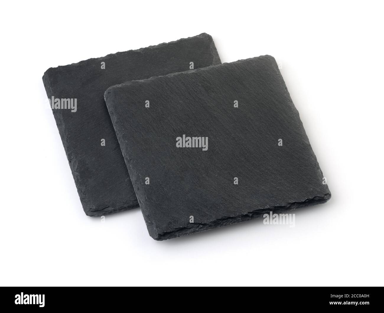 Zwei schwarze quadratische leere Schiefersteinplatten isoliert auf weiß Stockfoto