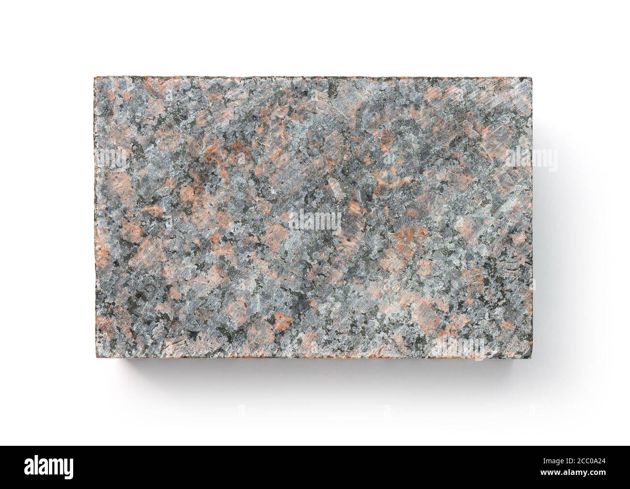Blick von oben auf den natürlichen, unpolierten Granitblock, isoliert auf Weiß Stockfoto
