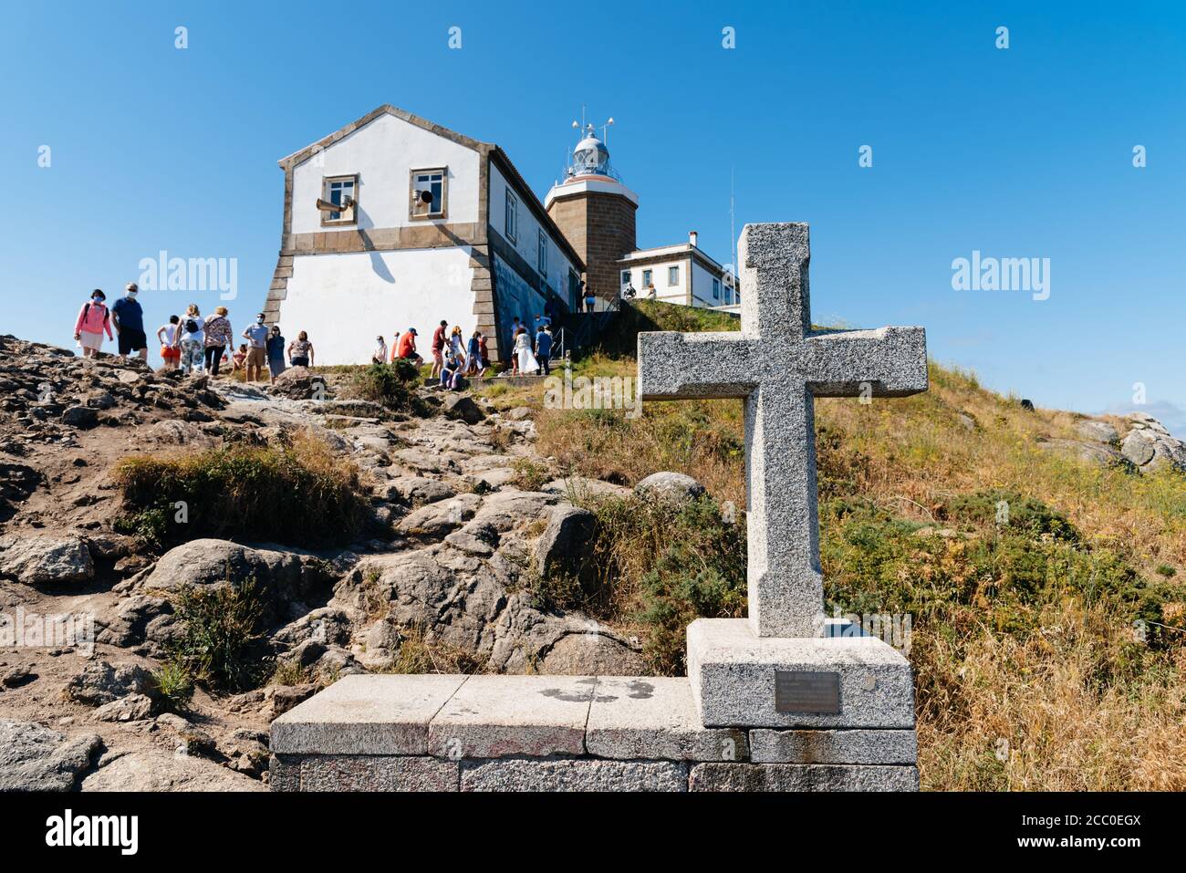 Finisterre, Spanien - 19. Juli 2020: Der Leuchtturm des Kaps von Finisterre an der Costa da Morte oder der Todesküste in Nordspanien. Stockfoto