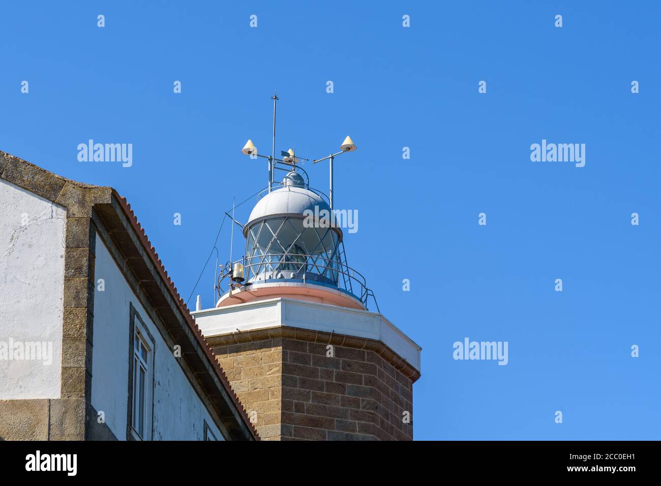 Finisterre, Spanien - 19. Juli 2020: Der Leuchtturm des Kaps von Finisterre an der Costa da Morte oder der Todesküste in Nordspanien. Stockfoto