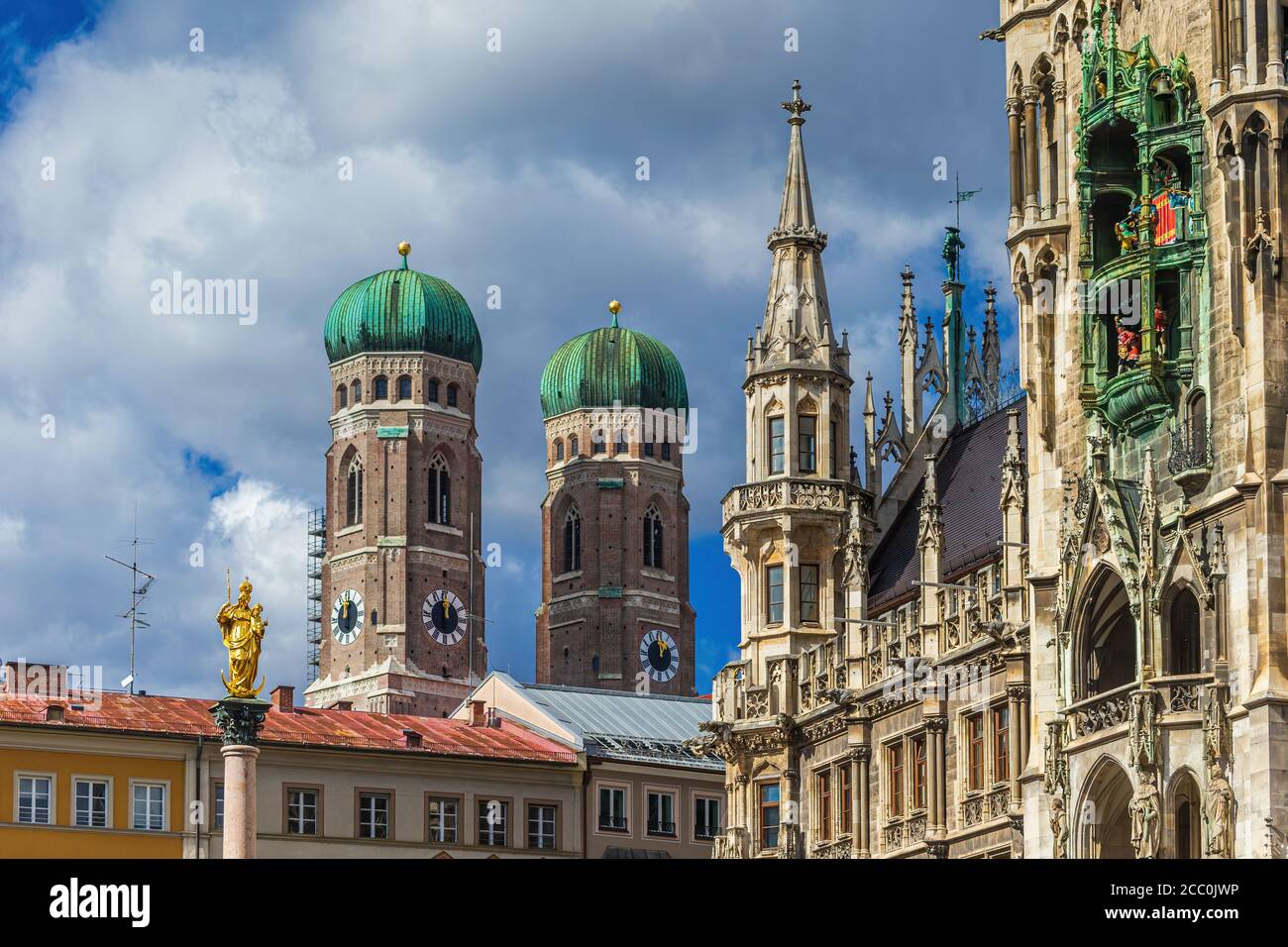 Die Türme der wichtigsten Wahrzeichen Frauenkirche in München, Deutschland Stockfoto