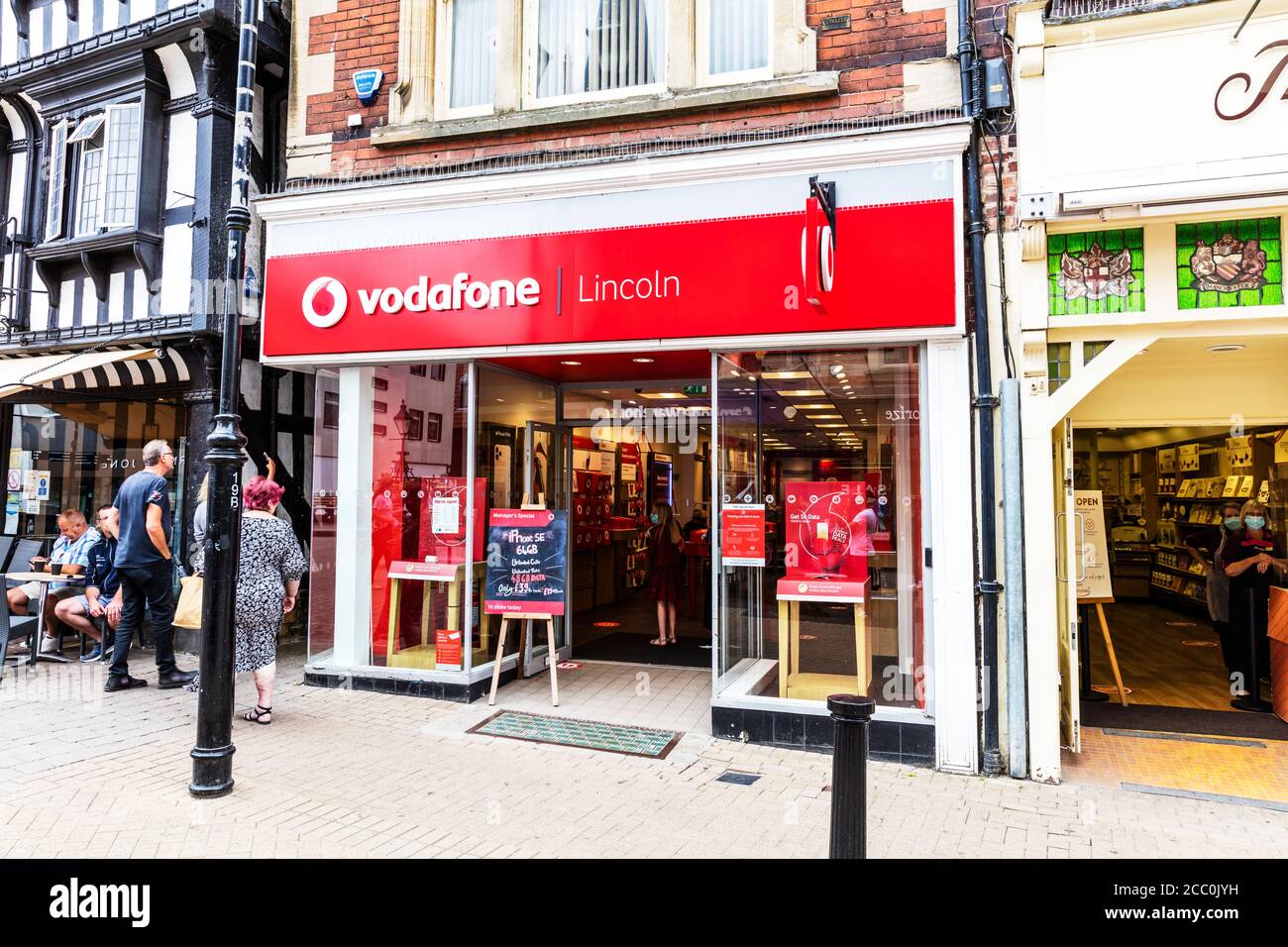 Vodafone Store, Vodafone Mobiltelefon, Telefone, Geschäft, Geschäft, Schild, Gebäude, außen, Logo, Kette, Marke, Großbritannien, Geschäfte, Geschäfte, Stockfoto
