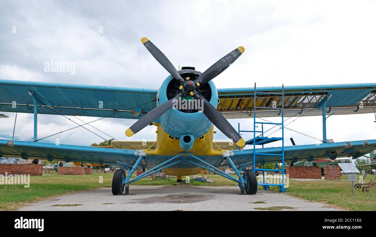 Ausstellung eines attraktiven Retro-Flugzeugs Stockfoto