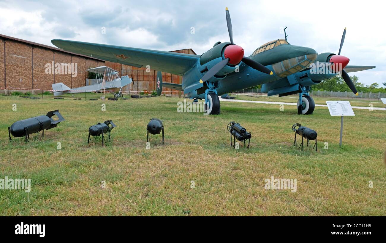 Retro-Flugzeug und Retro-Bomben Stockfoto