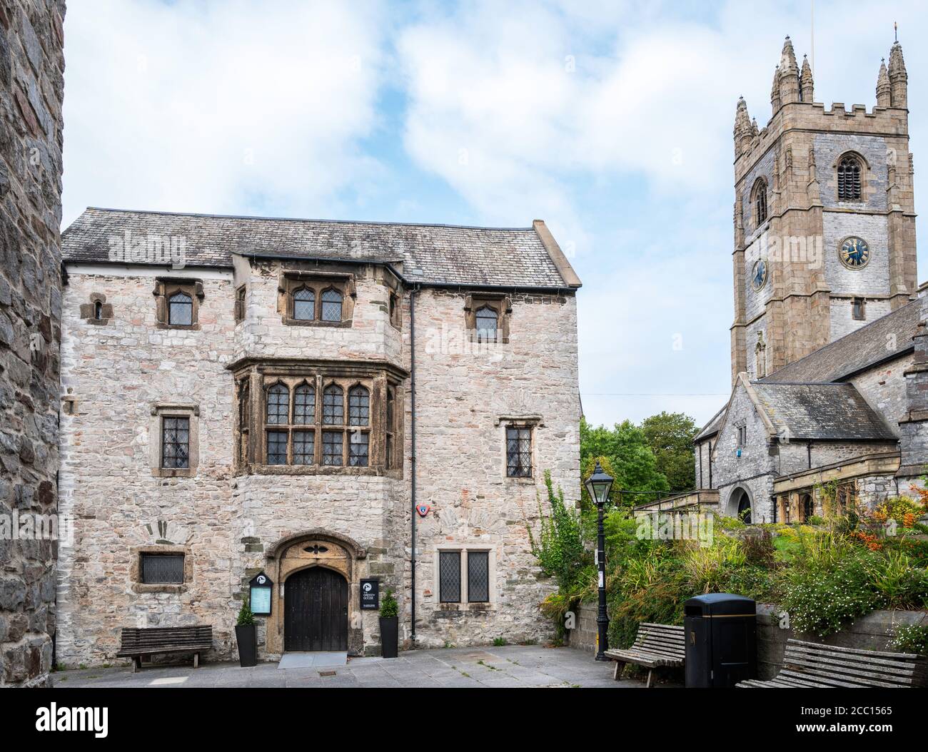 Das Greedy Goose Restaurant befindet sich im Prysten House (c. 1498), ein Grade I gelistetes Handelshaus des 15. Jahrhunderts in Plymouth, Devon, England, Großbritannien. Stockfoto