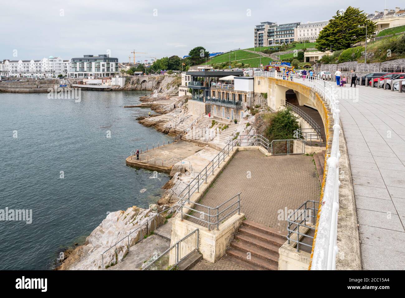 Blick auf die Plymouth Uferpromenade unterhalb der Hoe. Plymouth, England, Großbritannien. Stockfoto