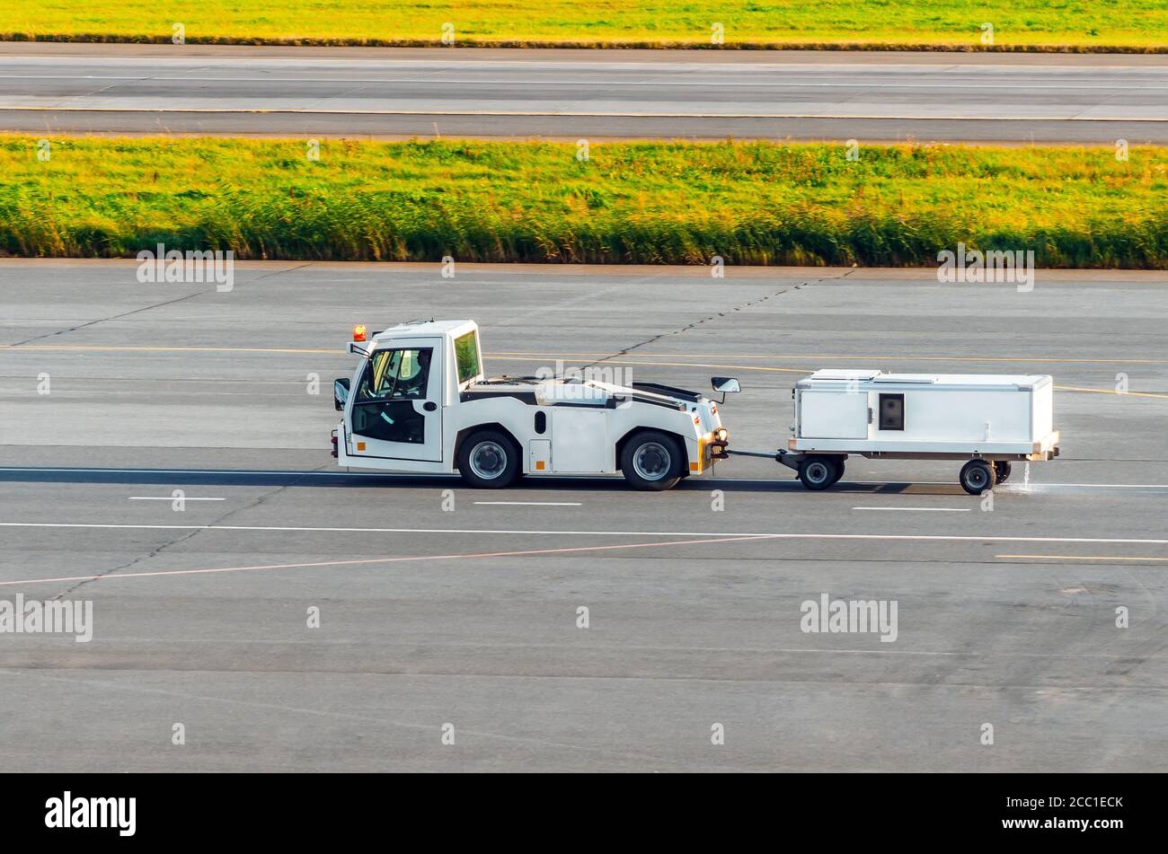 Flugplatz Ausrüstung für den Transport von Trinkwasser für Flugzeuge Stockfoto