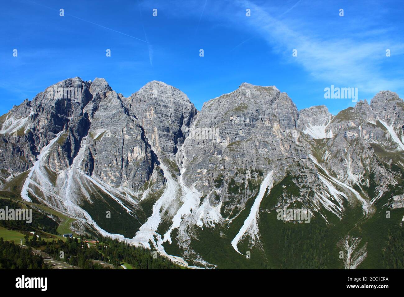 Berge im Kalkkögel-Gebiet der Stubaier Alpen am Kreuzjoch, Tirol, Österreich Stockfoto