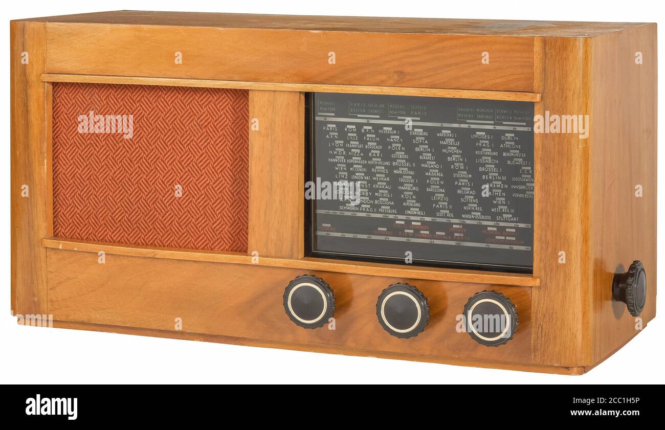 Vintage deutsche Röhrenradio auf weißem Hintergrund Stockfoto