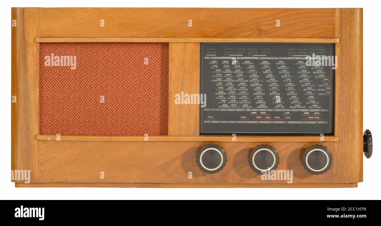 Vintage deutsche Röhrenradio auf weißem Hintergrund Stockfoto