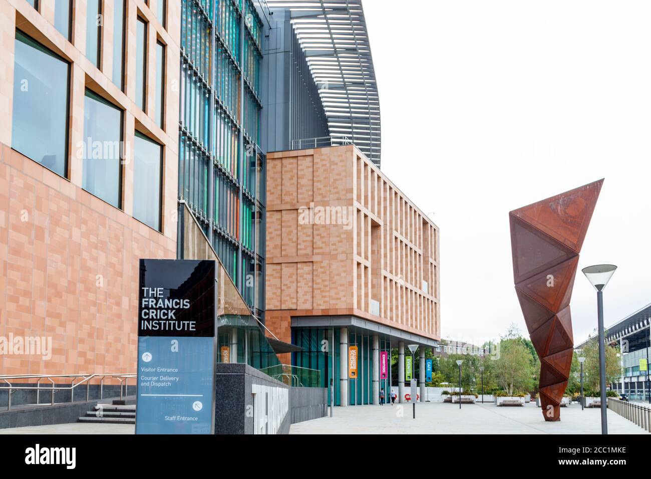 Das Francis Crick Institute, ein biomedizinisches Forschungszentrum in London, wurde 2010 gegründet und 2016 in Midland Road, London, Großbritannien, eröffnet Stockfoto