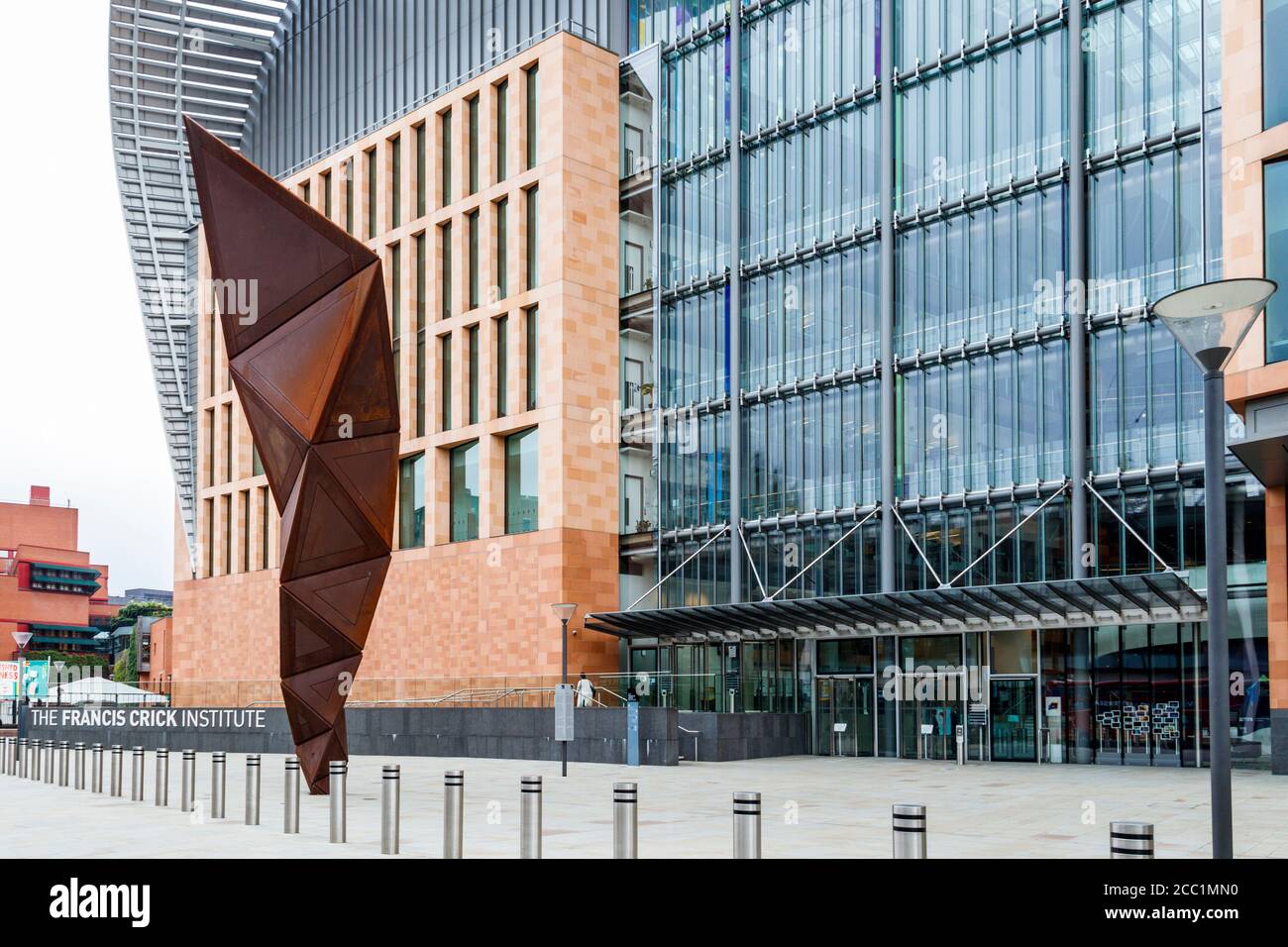 Das Francis Crick Institute, ein biomedizinisches Forschungszentrum in London, wurde 2010 gegründet und 2016 in Midland Road, London, Großbritannien, eröffnet Stockfoto