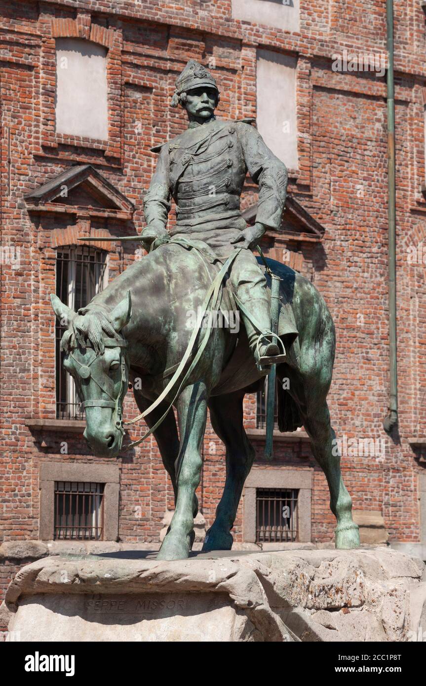 Italien, Lombardei, Mailand, Piazza Giuseppe Missori Platz, Statue von Giuseppe Missori auf Pferd von Riccardo Ripamonti Datum 1916 Stockfoto