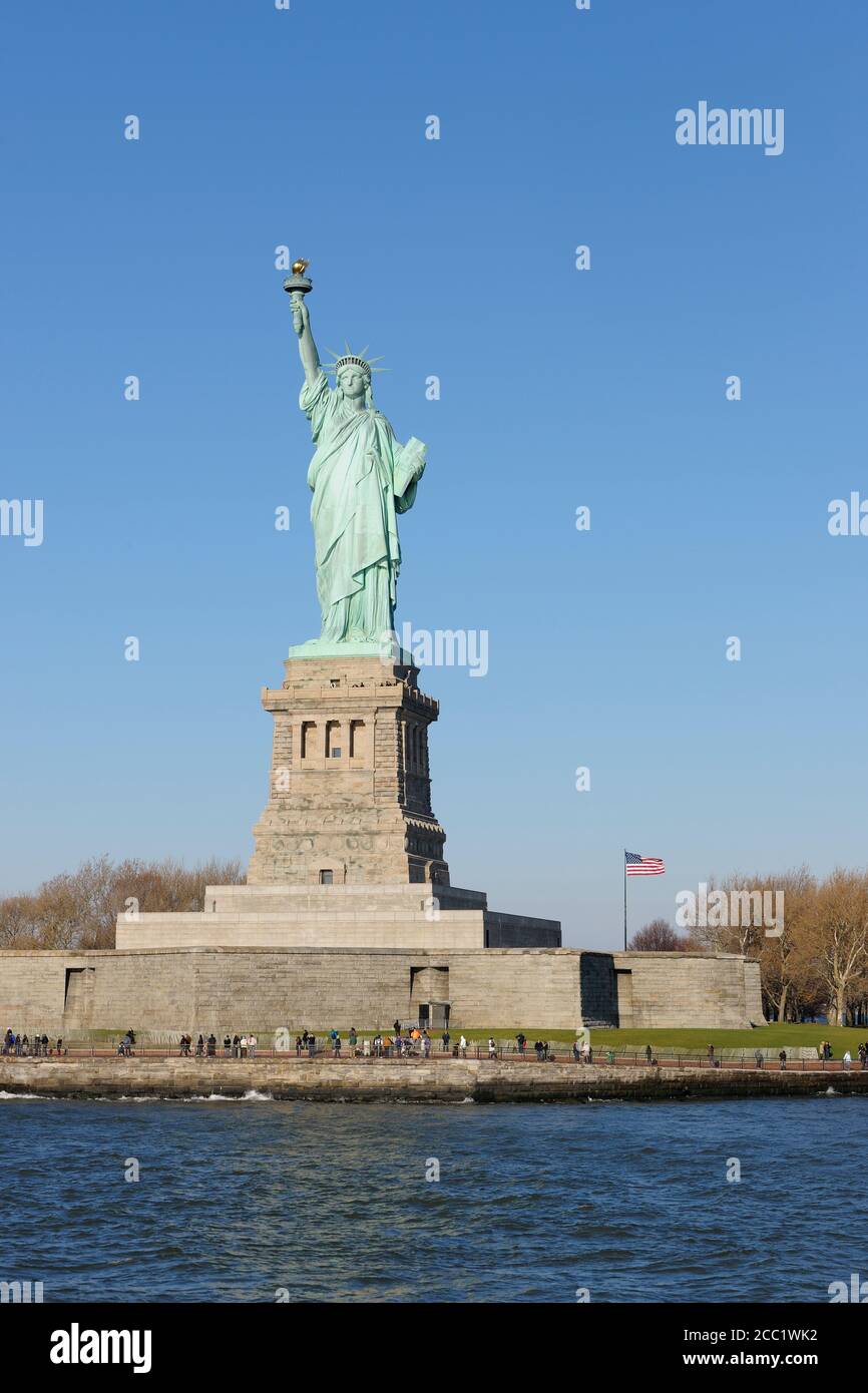 USA, New York State, New York City, Blick auf die Freiheitsstatue auf Liberty Island Stockfoto