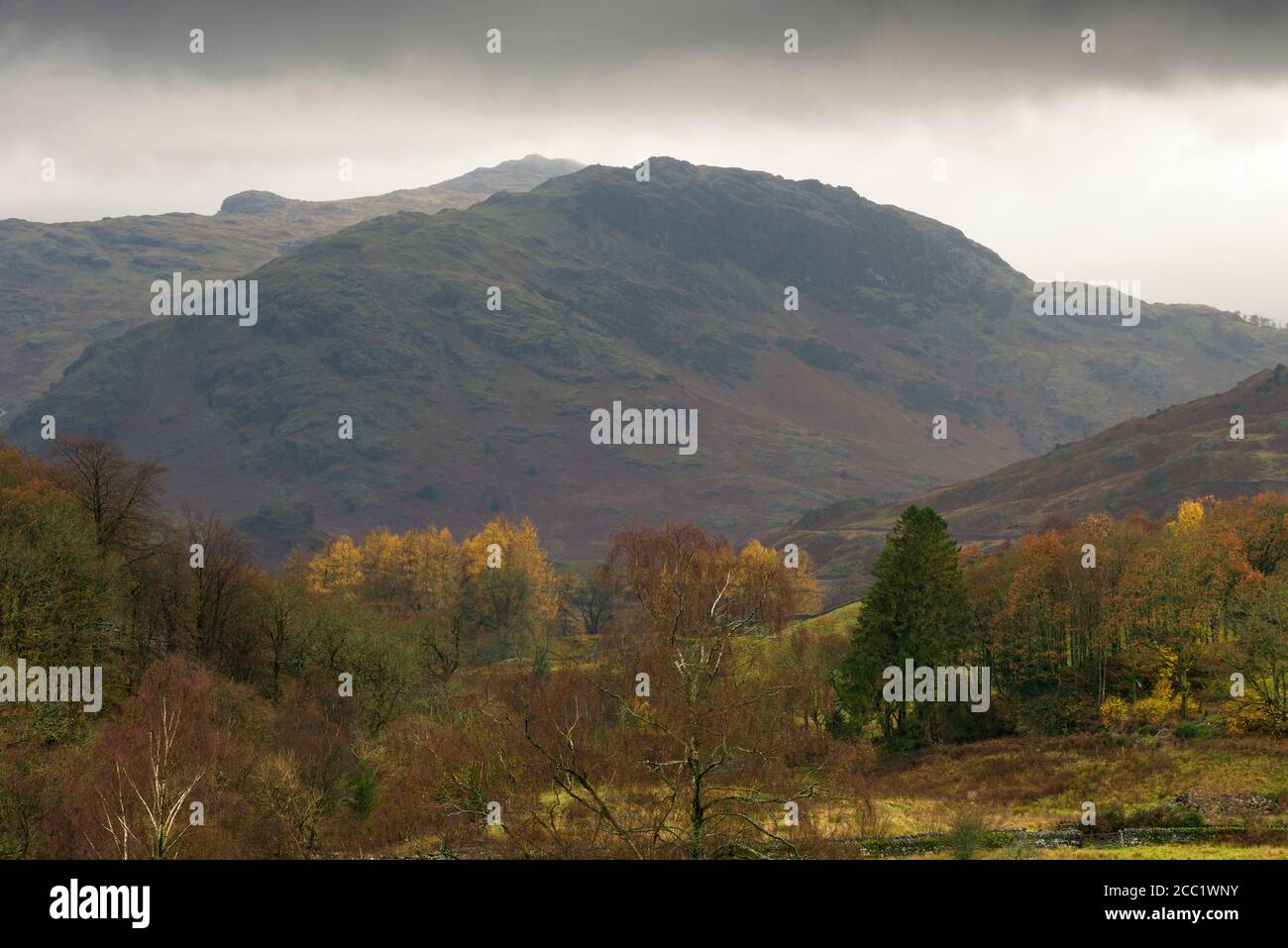 Wrynose fiel aus dem Little Langdale Valley im Lake District National Park, Cumbria, England. Stockfoto