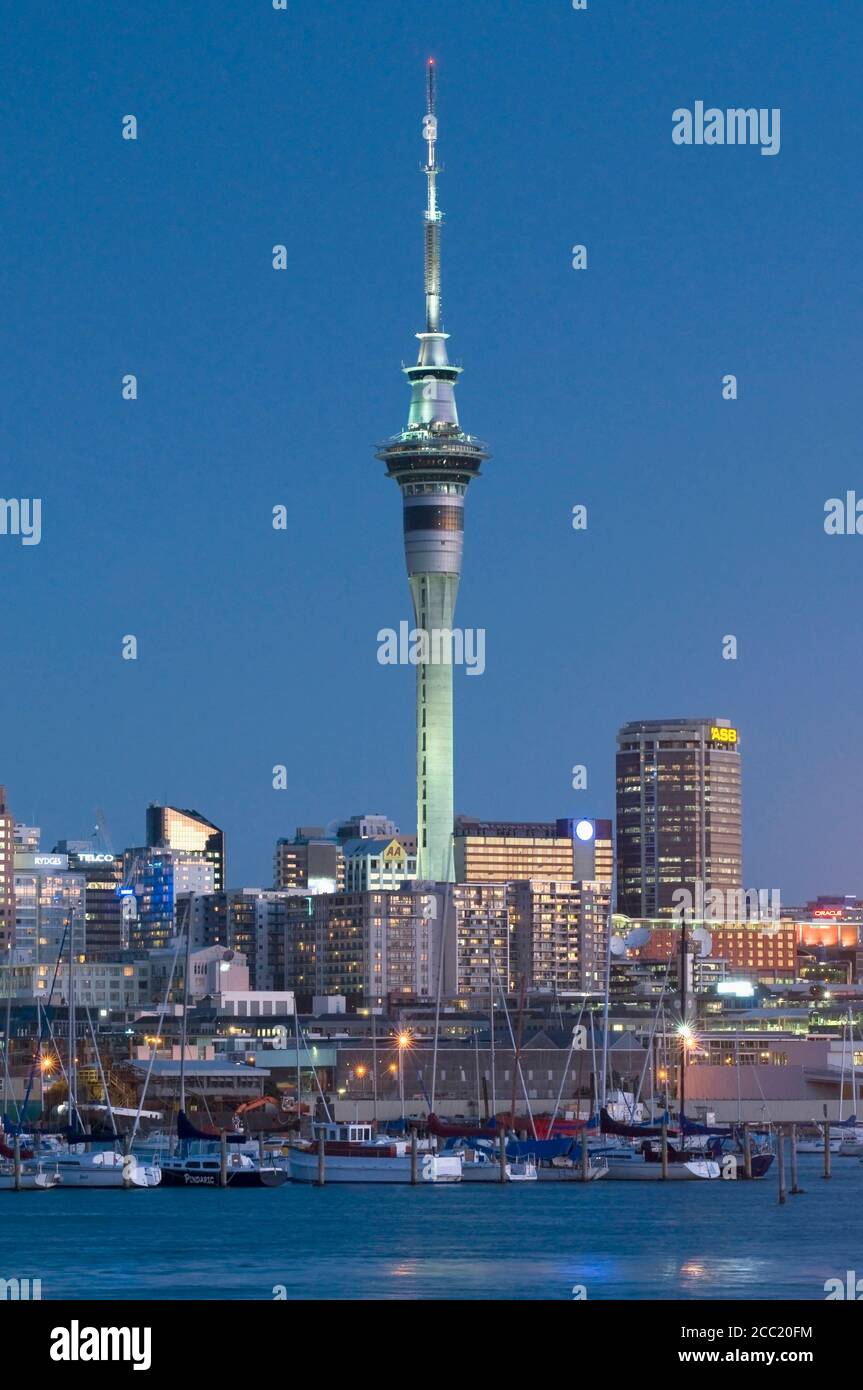 Neuseeland, Auckland, Sky Tower, Westhaven Marina Stockfoto