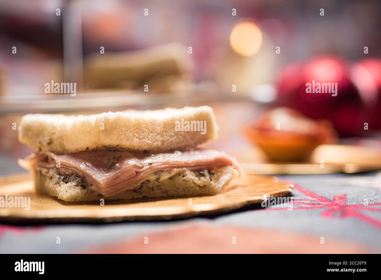 Mini Sandwich en mesa navideña Stockfoto