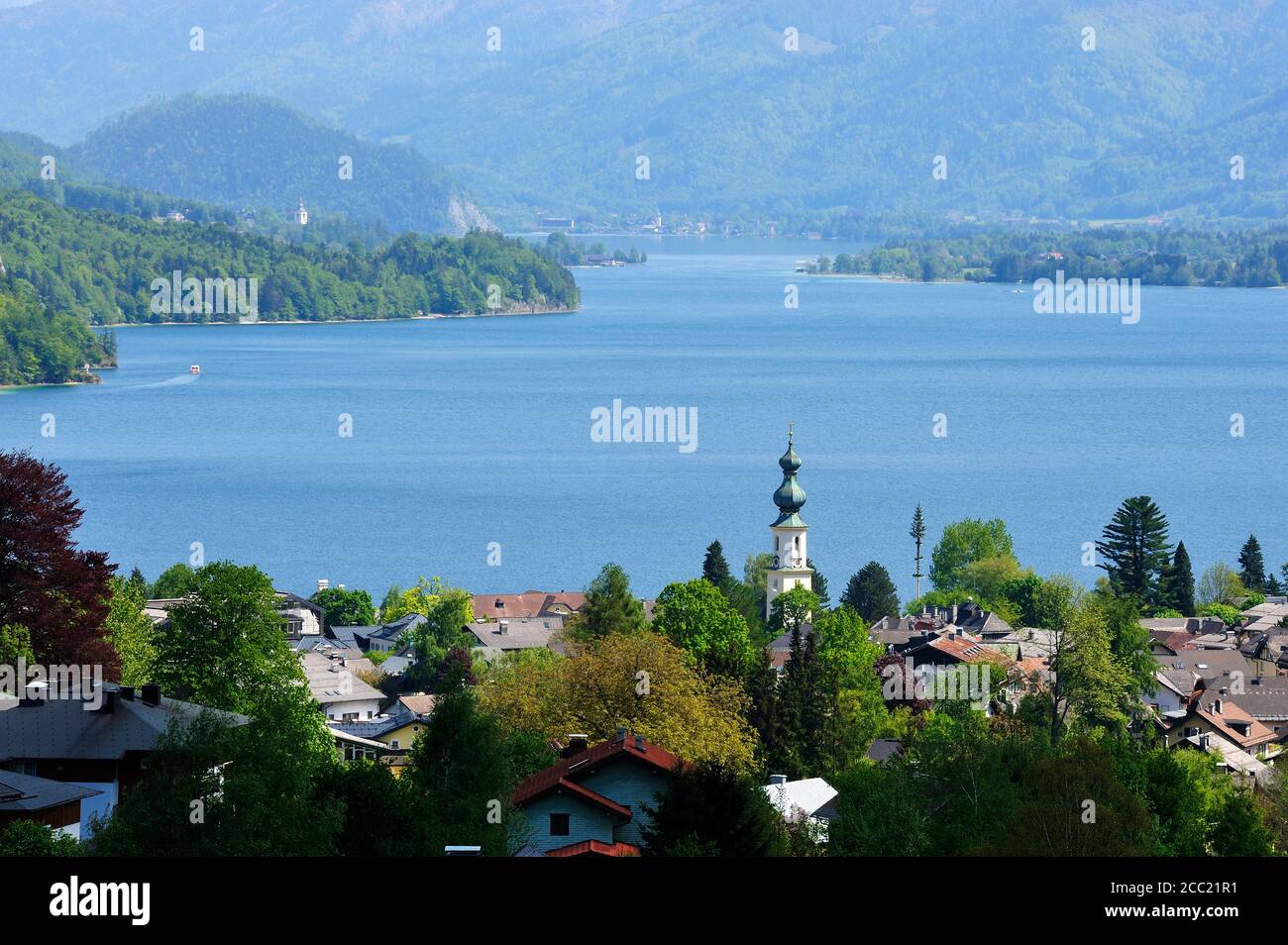 Österreich, Salzburg, Blick auf Häuser am Wolfgangsee See Stockfoto Österreich, Salzburg, Blick auf Häuser am Wolfgangsee See Stockfoto