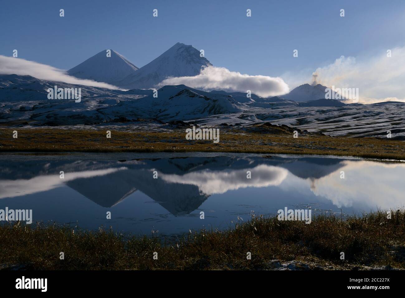Russland, Blick auf die Vulkane Kliuchevskoi, Kamen und Bezymianny Stockfoto