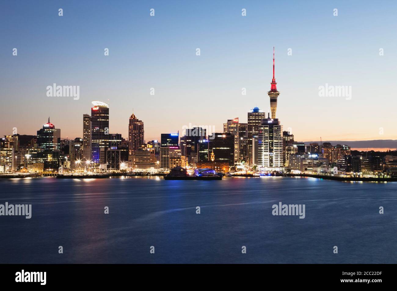 Neuseeland, Auckland, Blick auf die Stadt bei Sonnenuntergang Stockfoto
