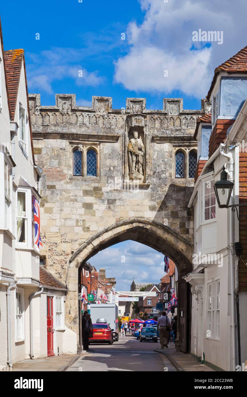 England, Wiltshire, Blick auf Nordtor zur Kathedrale schließen zu Salisbury Stockfoto