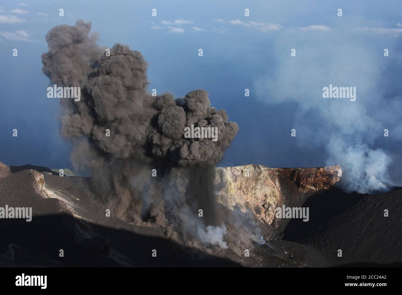 Italien, Sizilien, Ash am Stromboli Vulkan ausbricht Stockfoto
