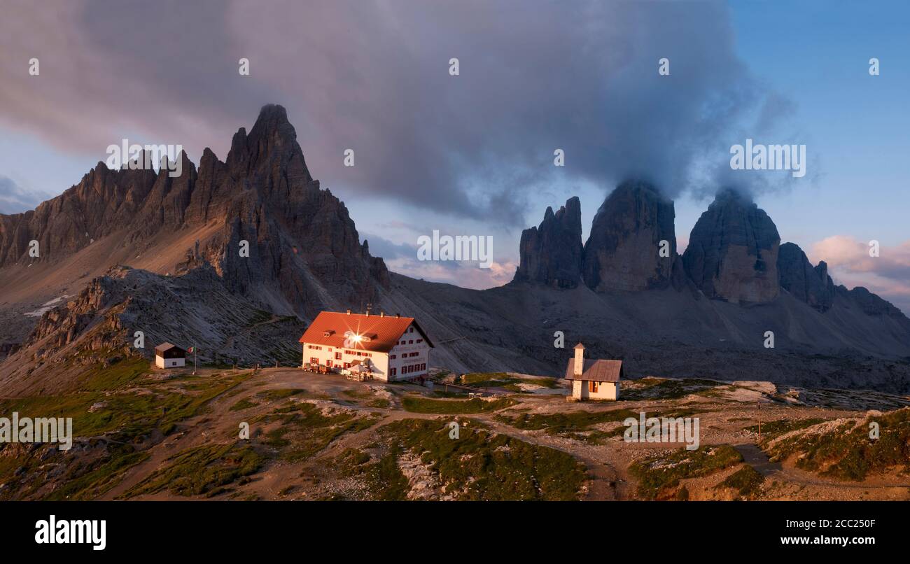 Europa, Italien, Ansicht von Tre Cime di Lavaredo im Nationalpark von Sesto Dolomities Stockfoto