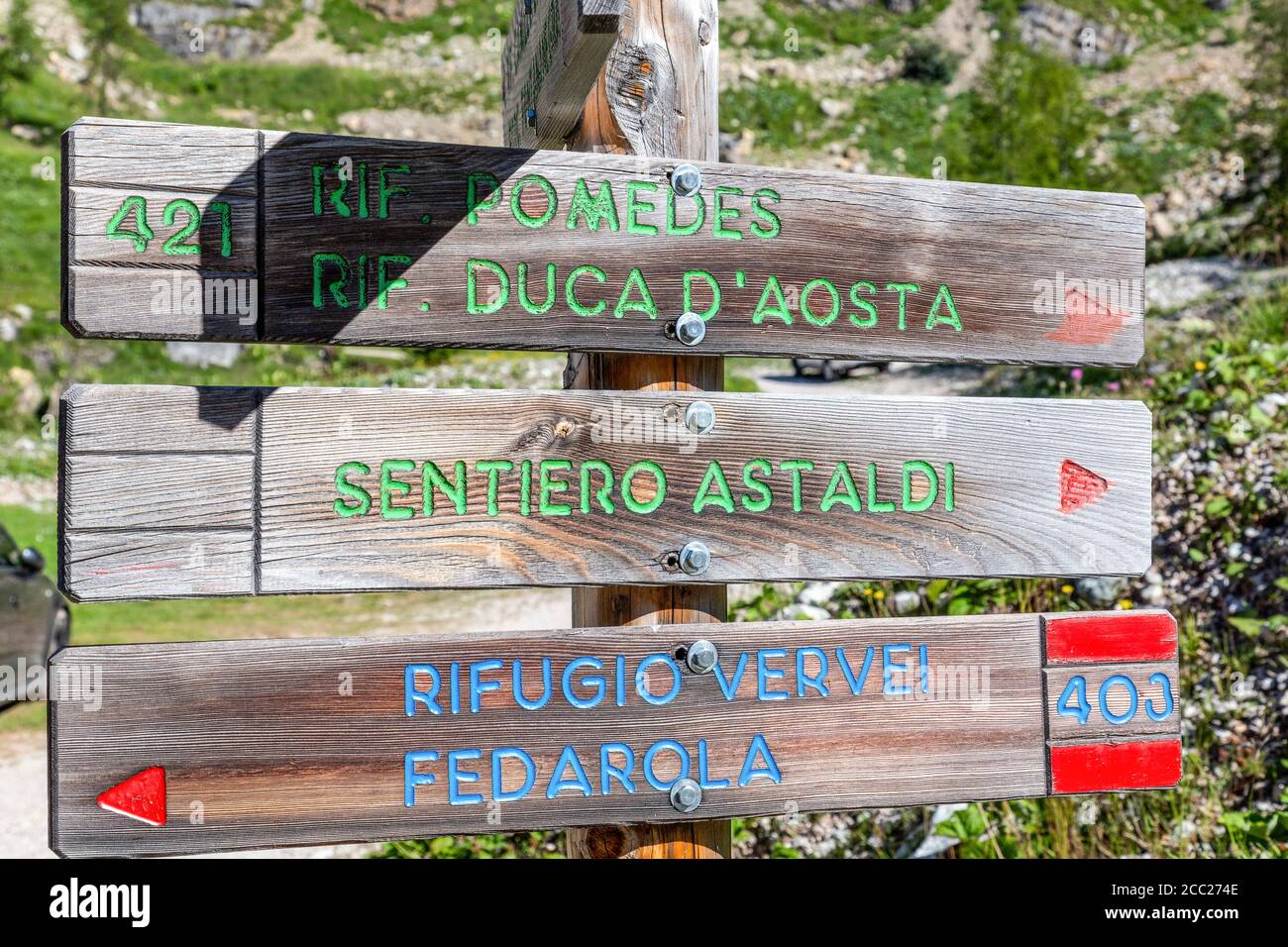 Italien Venetien Dolomiti - Indikation für die Pomedes und Duca d'Aosta Hütten und für den Astaldi Pfad Stockfoto