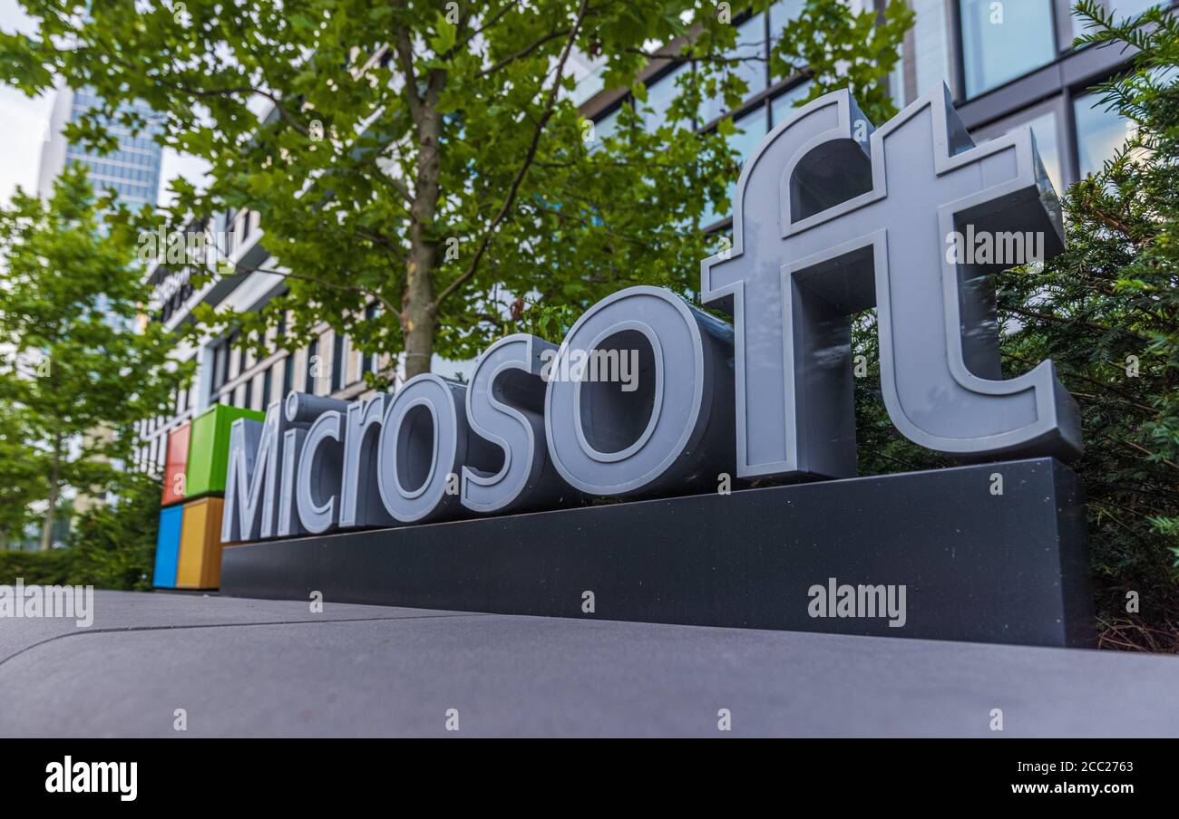 München, 16. August 2020: Microsoft-Logo im Firmengebäude in München Stockfoto