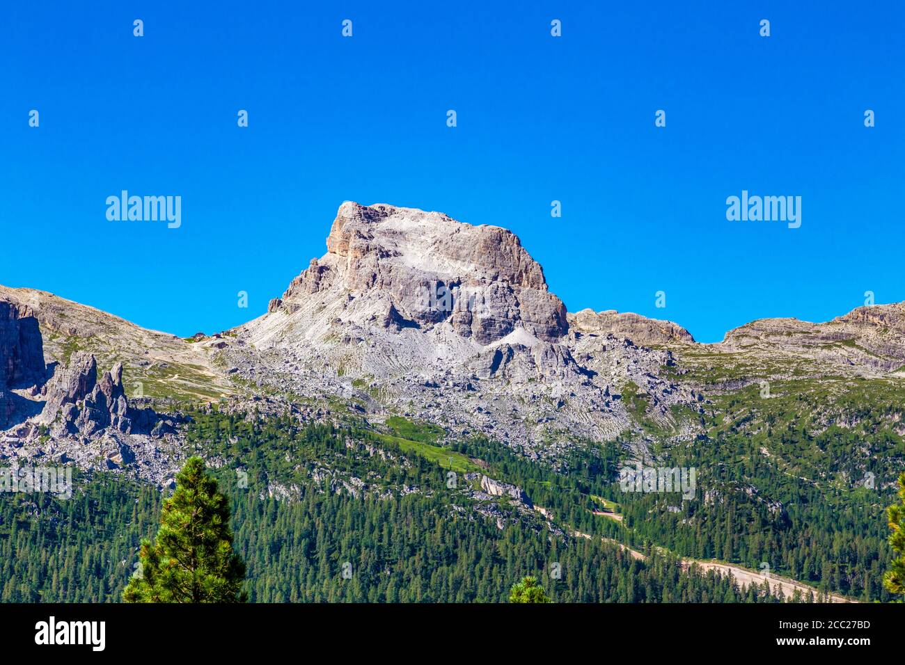 Italien Venetien Dolomiti -der Averau von dem Weg gesehen, dass Führt zum Astaldi-Pfad Stockfoto