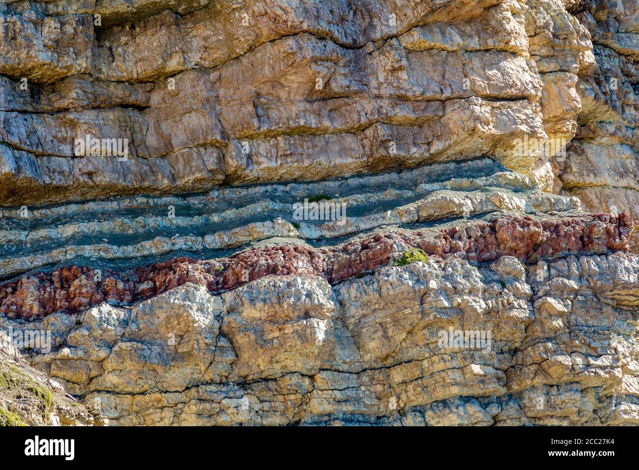 Italien Venetien Dolomiti - Details des Felsens (Triassic Amber der Dolomiten) des Astaldi ausgerüsteten Weges Stockfoto