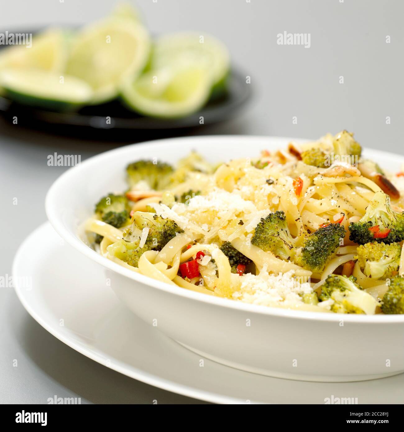 Nudeln mit Brokkoli und Chili, close-up Stockfoto
