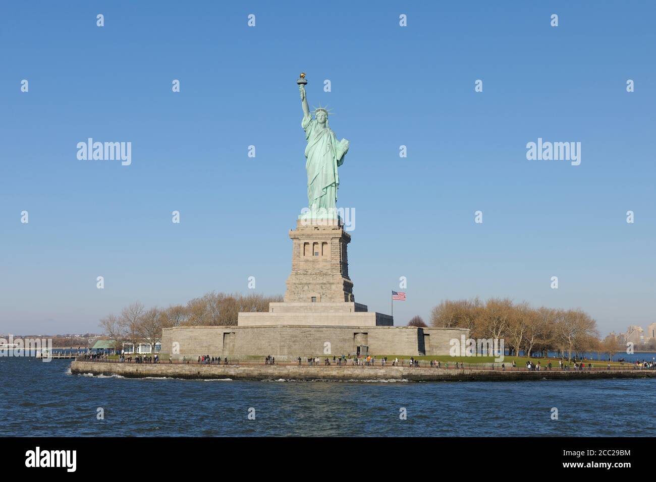 USA, New York State, New York City, Blick auf die Freiheitsstatue auf Liberty Island Stockfoto