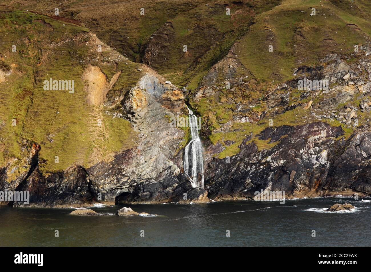 Irland, County Donegal, Blick auf Wasser fallen Stockfoto