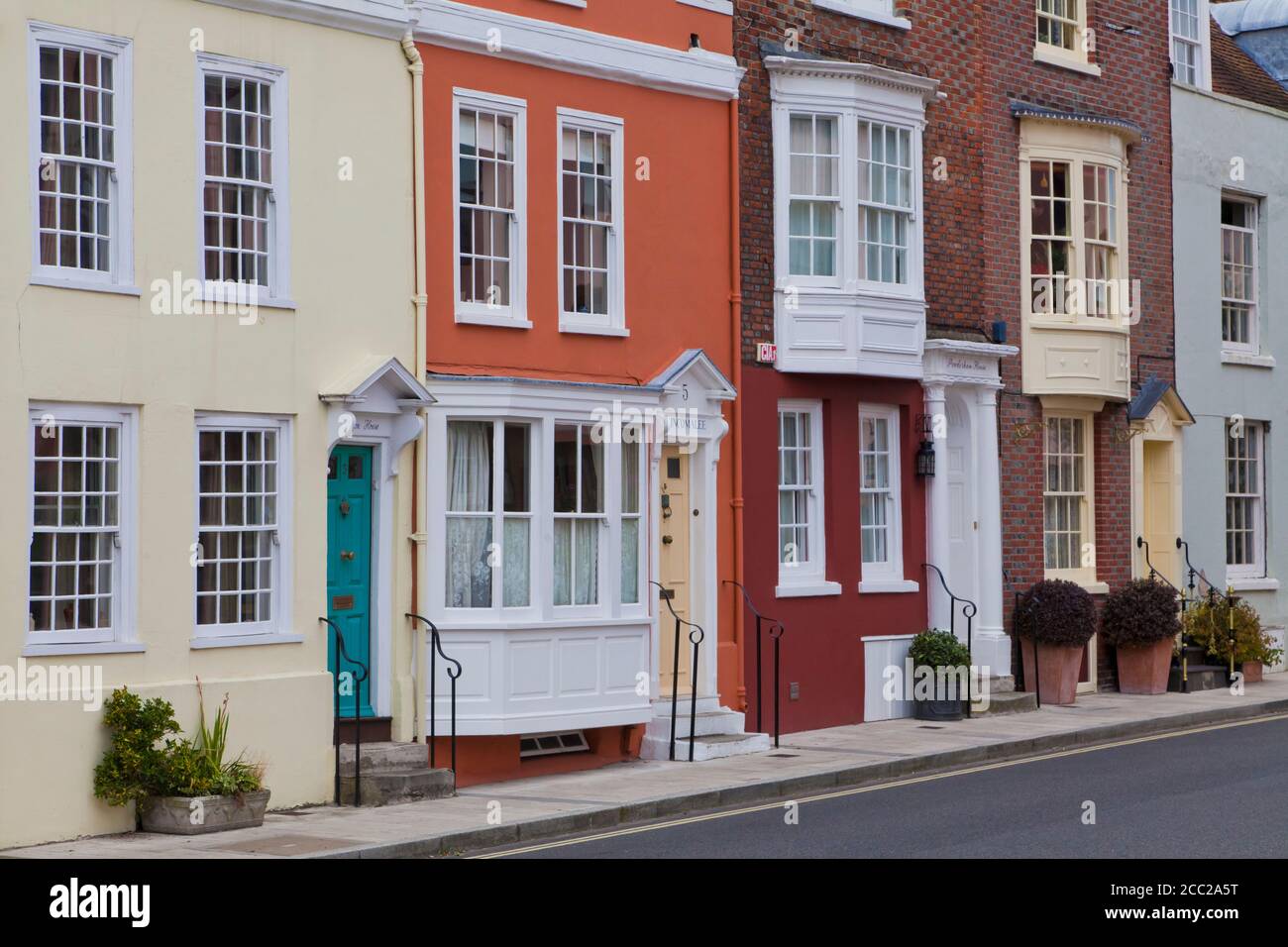 England, Hampshire, Portsmouth, Blick auf Häuser an der Lombard Street Stockfoto