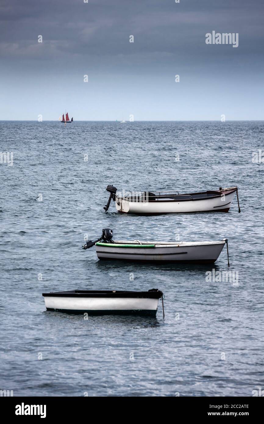 Guernsey, Boote auf dem Meer Stockfoto